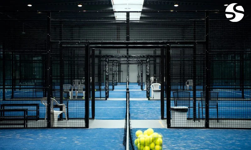 Grand club de padel indoor en France — super complexe multi-terrains nouvelle génération