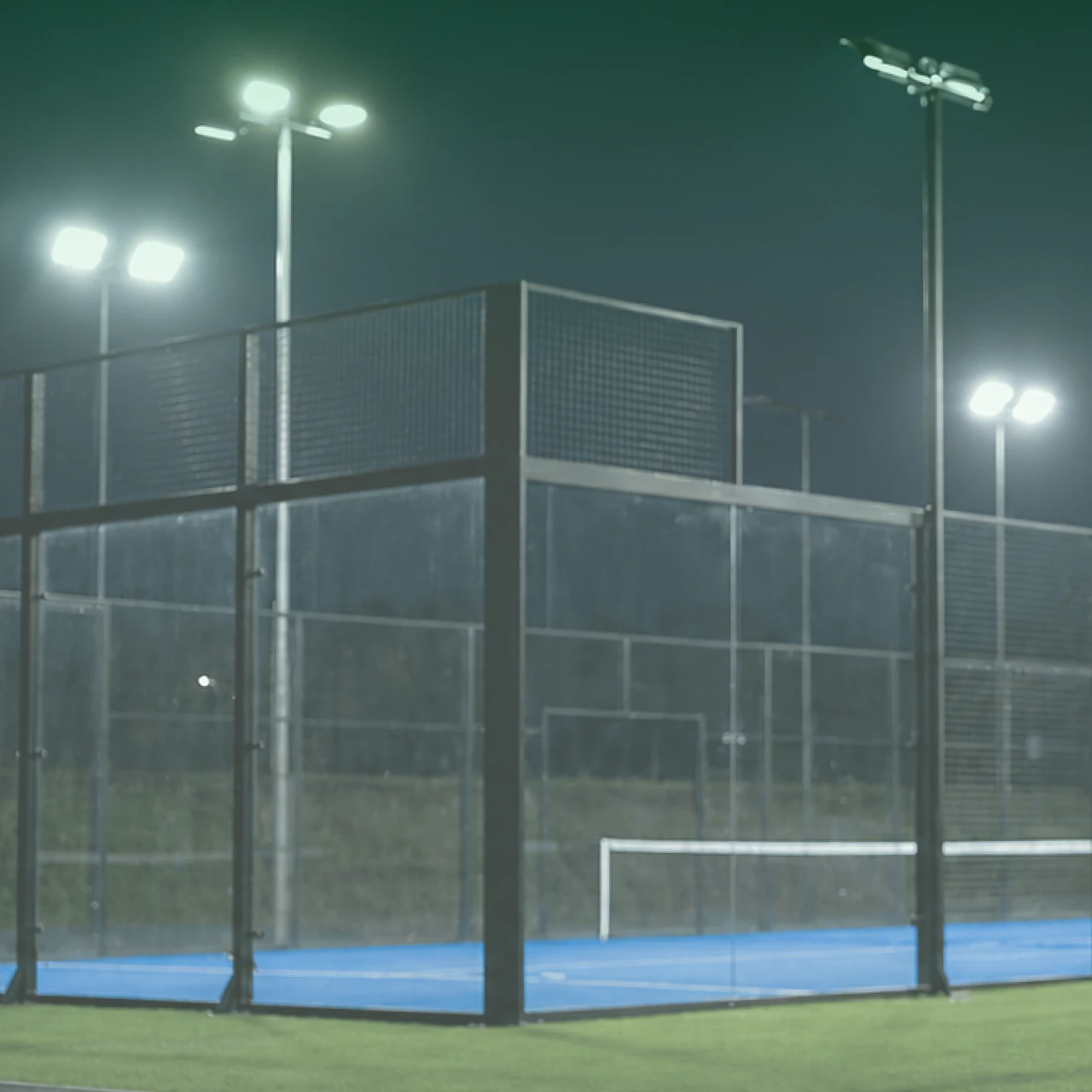 Éclairage intelligent GS Access — terrain de padel allumé automatiquement